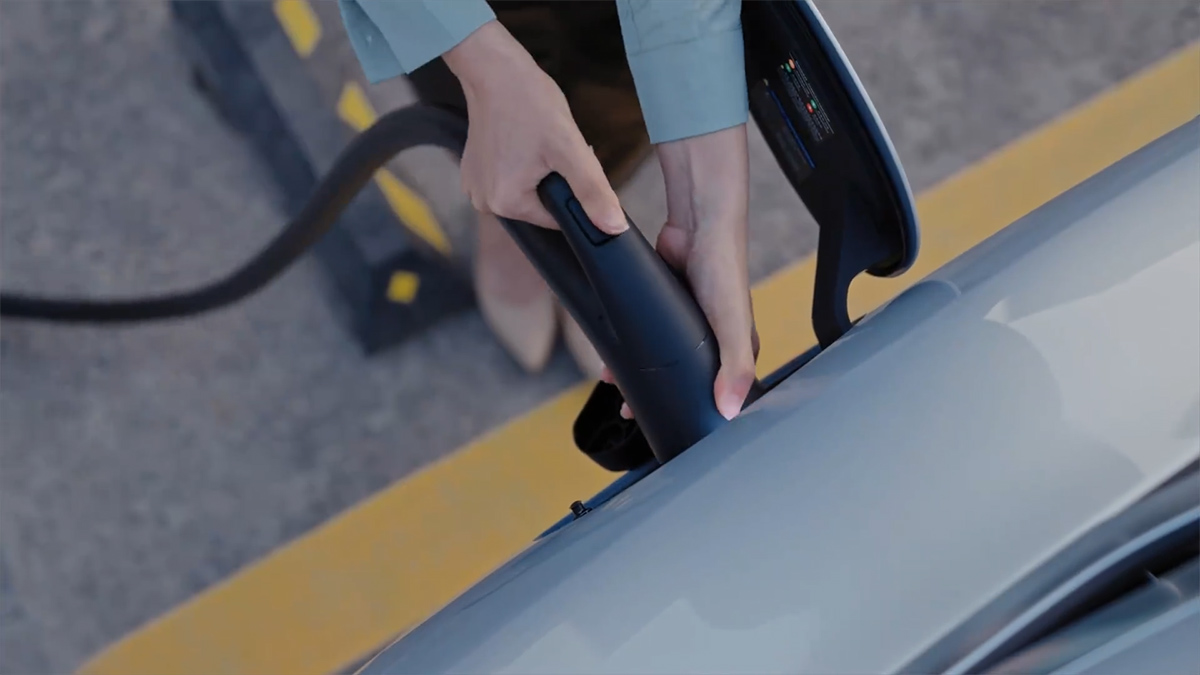 BYD ra mắt sạc siêu tốc cho xe điện, sạc 5 phút chạy 400km