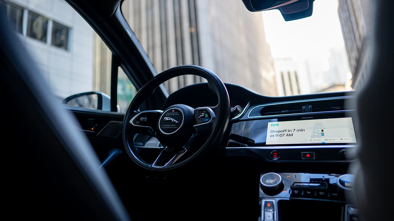 New York gia hạn giấy phép thử nghiệm của Waymo đến 2025